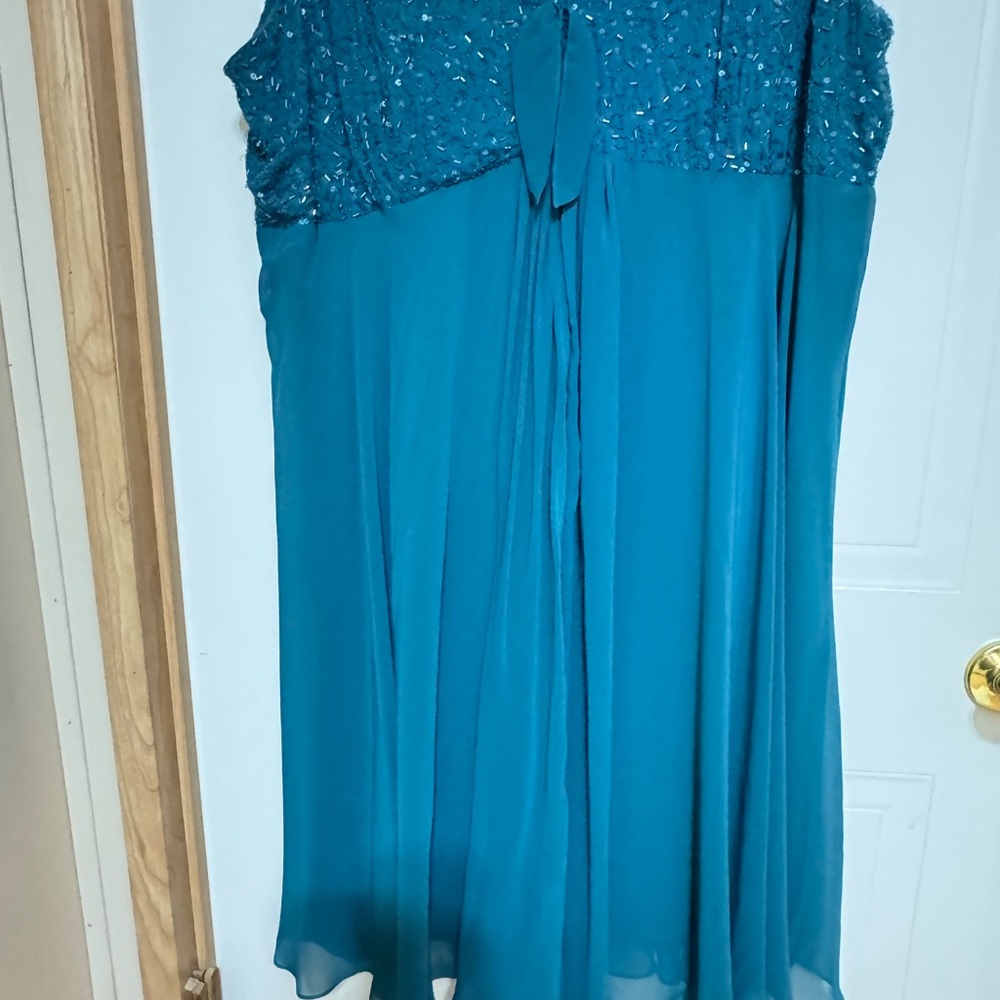 Bella Blue Plus  Sz 24W Teal Dress W/Beaded Bodice VGUC😊😊 - Picture 6 of 11